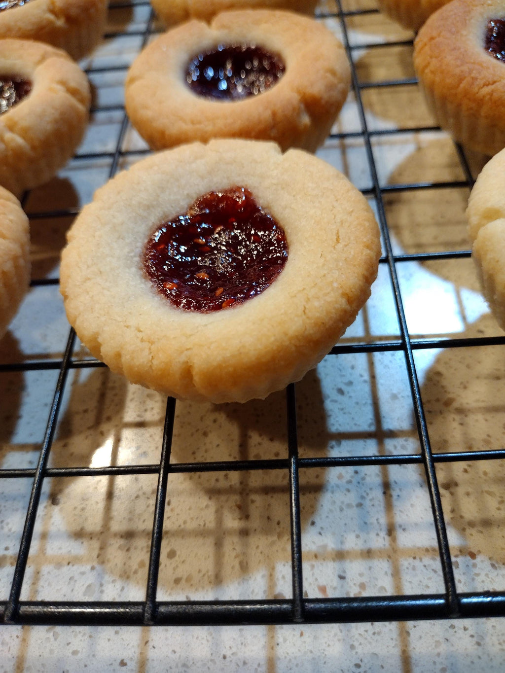 Mini Almond Raspberry Tart: 15-Piece Set