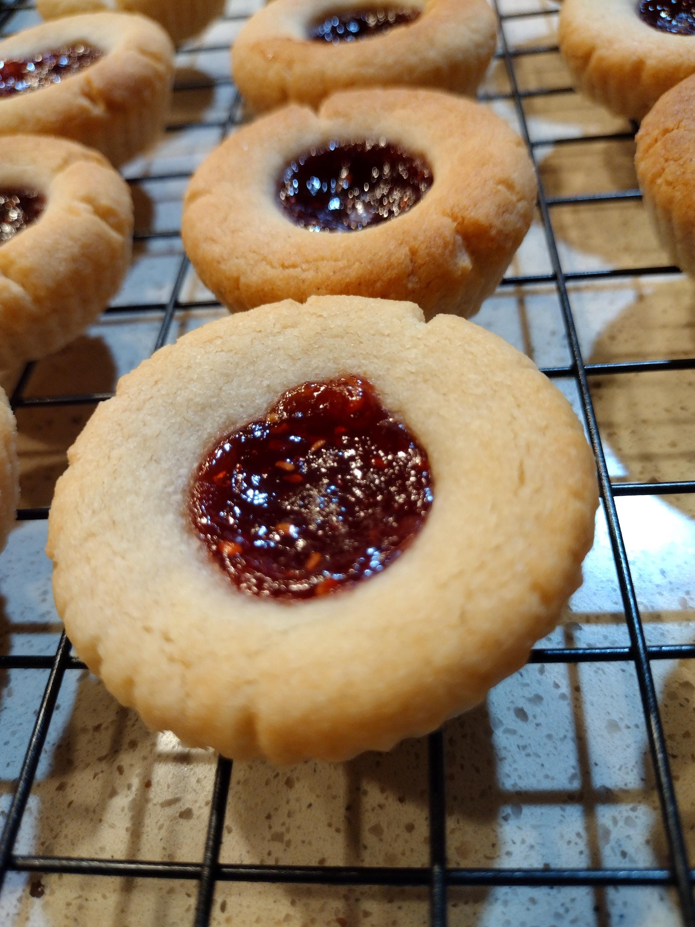 Mini Almond Raspberry Tart: 15-Piece Set