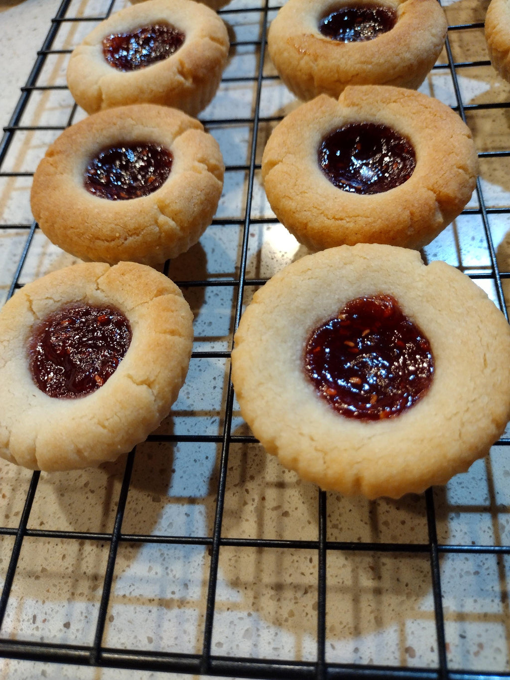 Mini Almond Raspberry Tart: 15-Piece Set