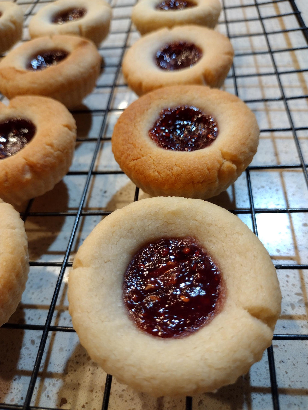 Mini Almond Raspberry Tart: 15-Piece Set