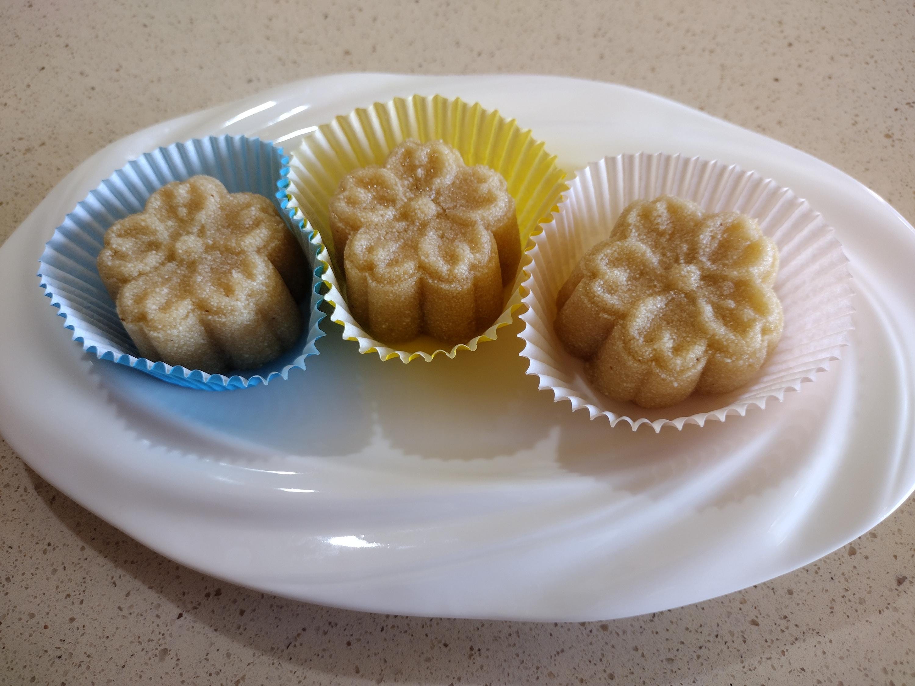 Makrout Laassel aka Semolina Eid Cookies with Almond filling !!!