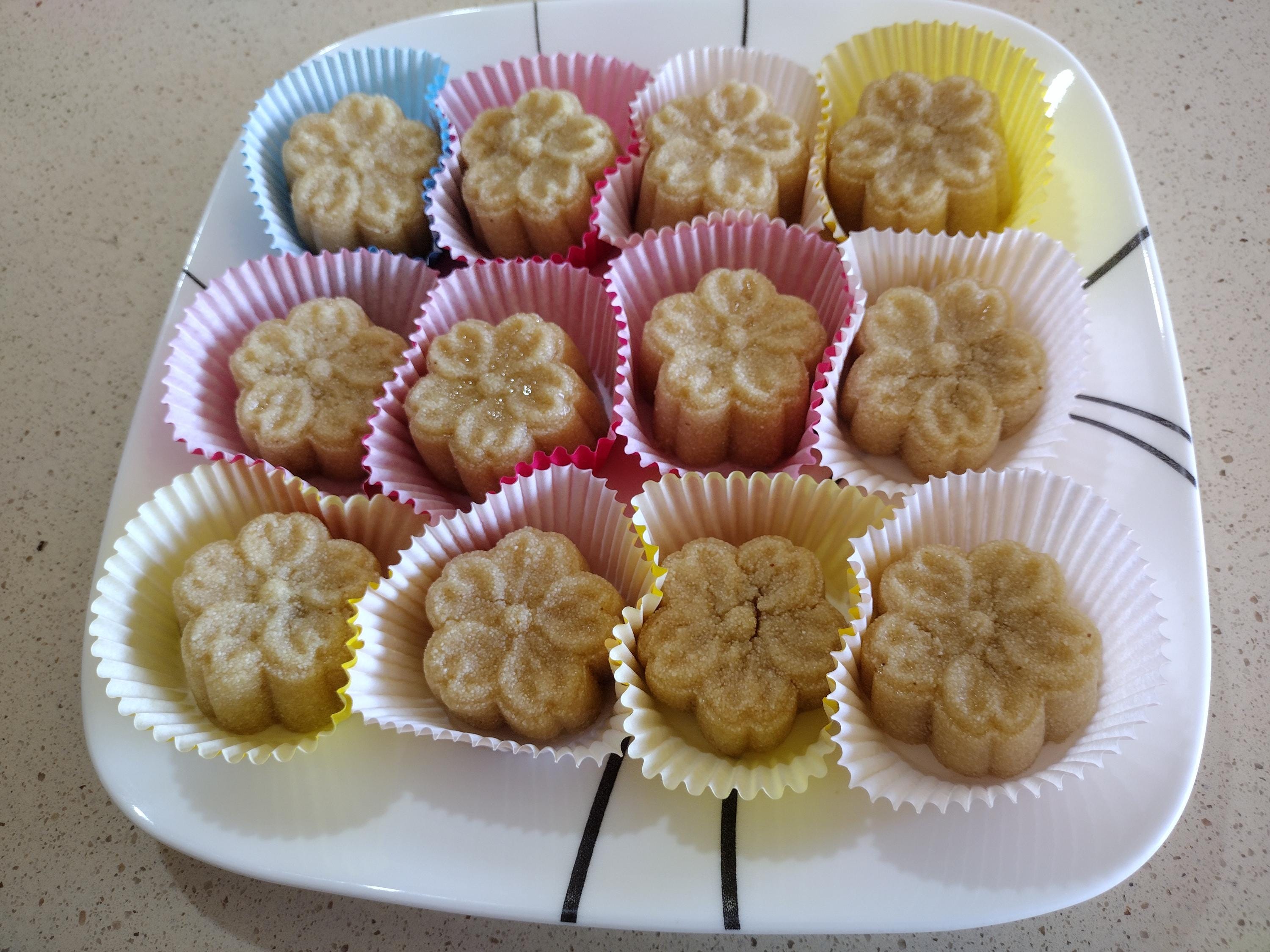 Makrout Laassel aka Semolina Eid Cookies with Almond filling !!!