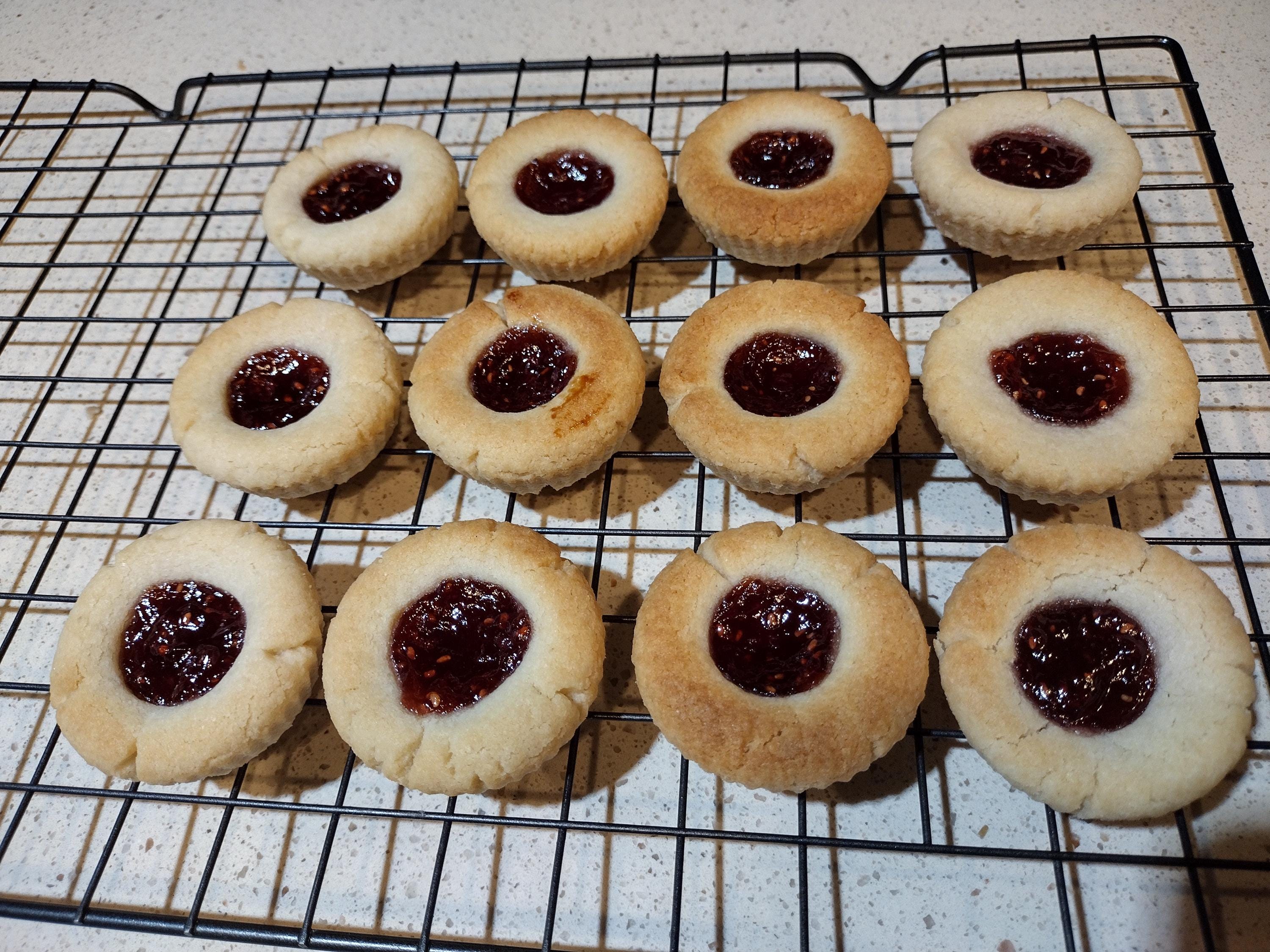 Mini Almond Raspberry Tart: 15-Piece Set