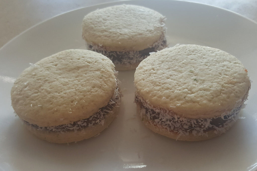 Alfajores: Latin American Dulce de Leche Sandwich Cookies (15 Count)