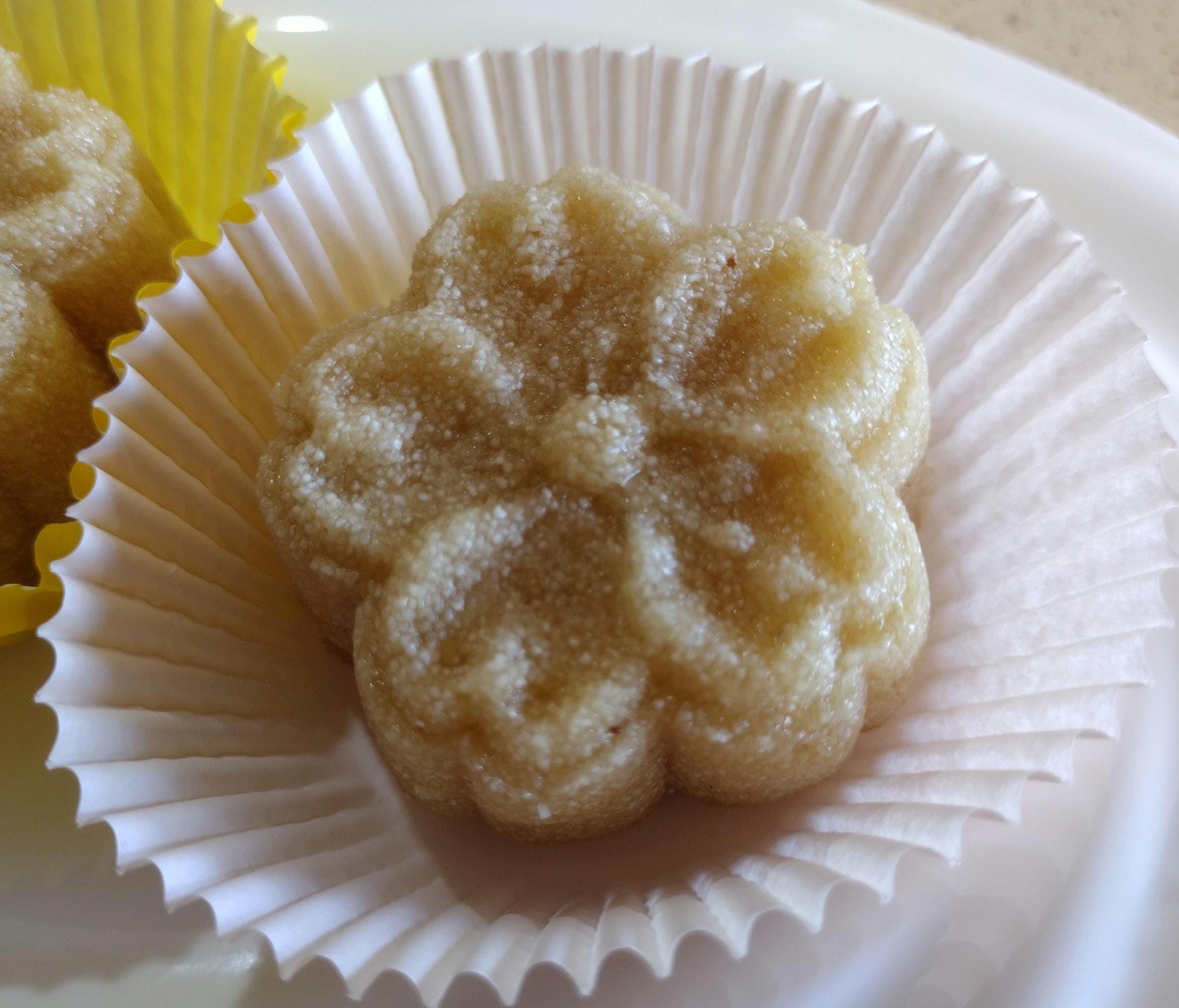 Makrout Laassel aka Semolina Eid Cookies with Almond filling !!!
